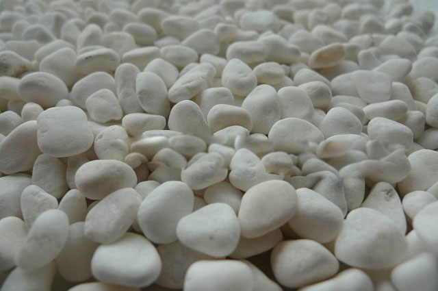 Snow White Pebble Stone,Pure white pebblestone pebble stone river rocks gravels tiles expoxy crushed wash mesh backed paving floor wall patio bathroom patio garden landscaping